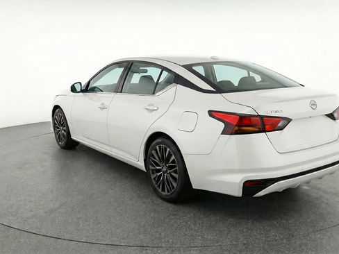 Used 2025 Nissan Altima 2.5 SV image 6