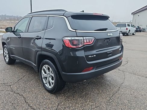 Used 2024 Jeep Compass Latitude image 14