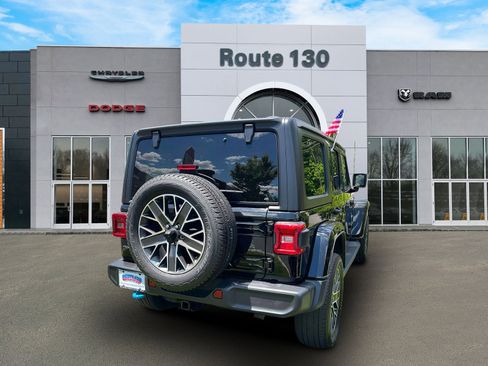 Used 2023 Jeep Wrangler Unlimited Sahara w/ Cold Weather Group AWD/4WD image 4