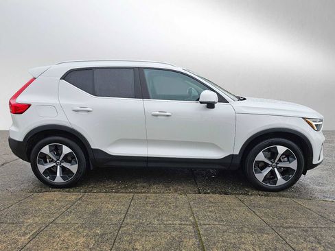 Used 2025 Volvo XC40 B5 Core w/ Protection Package Premier image 2