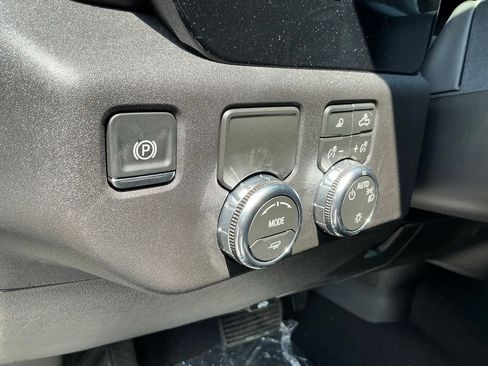 Used 2026 GMC Sierra 1500 SLE w/ Preferred Package RWD image 11