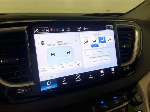Used 2024 Chrysler Pacifica Touring-L FWD image 6