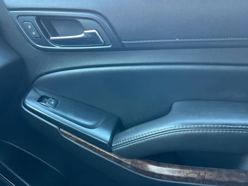 Used 2017 Chevrolet Suburban LT image 22