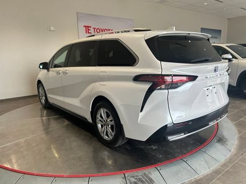Certified 2024 Toyota Sienna Limited AWD/4WD image 4