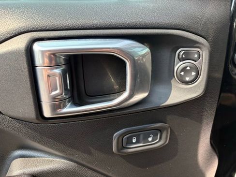 Used 2021 Jeep Gladiator Mojave w/ Cold Weather Group AWD/4WD image 15