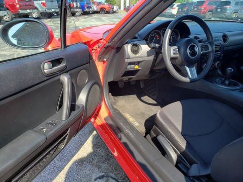 Used 2011 MAZDA MX-5 Miata Sport w/ Convenience Pkg RWD image 10