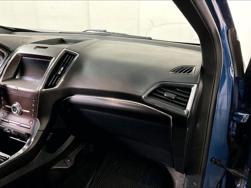 Used 2020 Ford Edge ST image 16