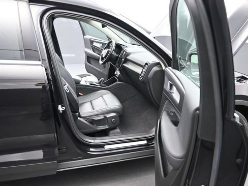 Used 2025 Volvo XC40 B5 Core AWD/4WD image 15