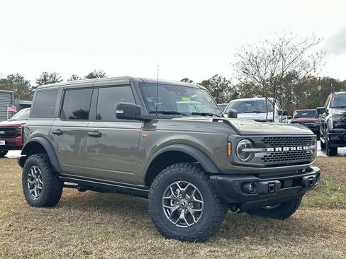 New 2025 Ford Bronco Badlands image 9
