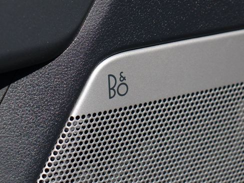 Used 2023 Ford F250 Lariat w/ Black Appearance Package image 18