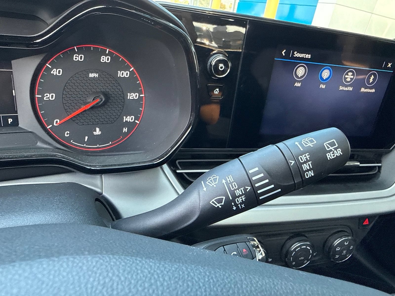 Used 2025 Chevrolet Trax RS w/ Sunroof Package FWD image 34
