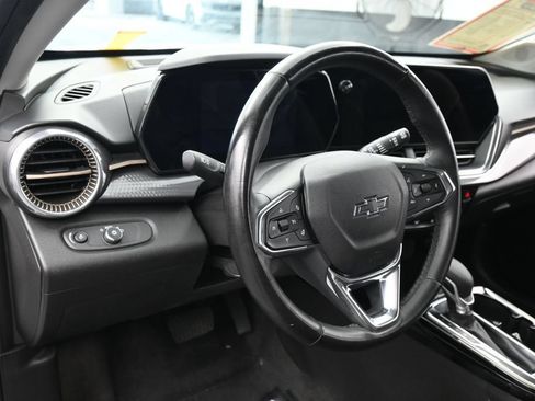 Used 2025 Chevrolet Trax ACTIV FWD image 15