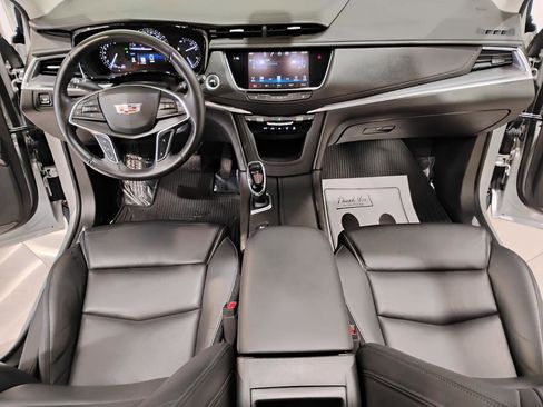 Used 2018 Cadillac XT5 Luxury w/ Driver Awareness Package AWD/4WD image 19