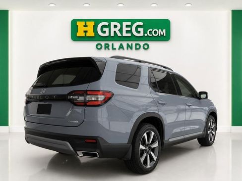 Used 2023 Honda Pilot Touring image 6