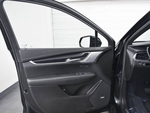 Certified 2025 Cadillac XT5 Premium Luxury image 9