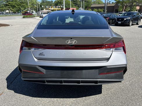New 2026 Hyundai Elantra Hybrid FWD image 32