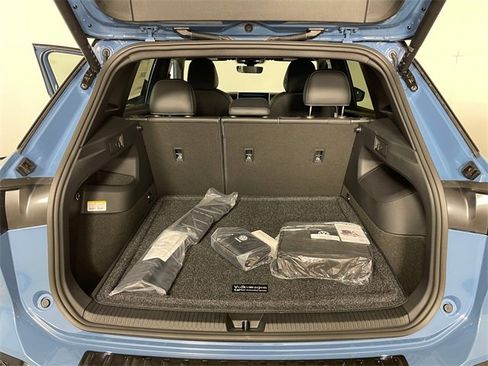 New 2025 Volkswagen Tiguan SE R-Line image 16