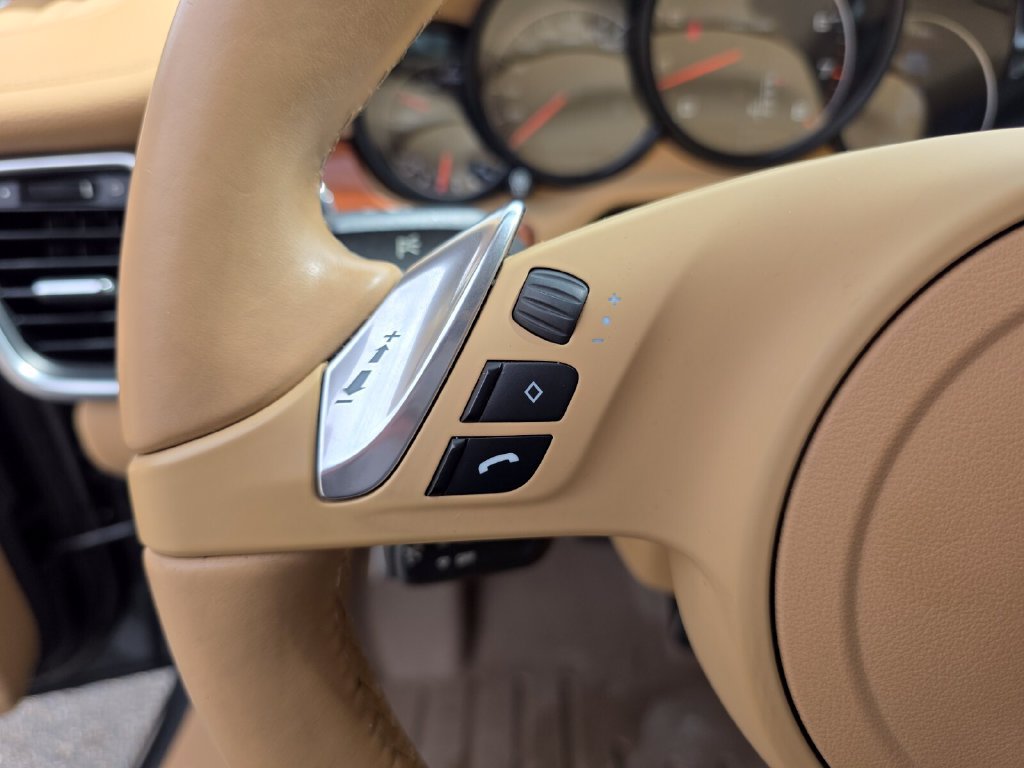 Used 2014 Porsche Panamera 4 AWD/4WD image 33