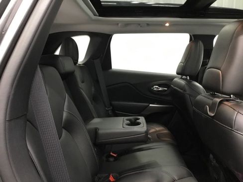 Used 2022 Jeep Cherokee Latitude Lux w/ Sun & Sound Group AWD/4WD image 19
