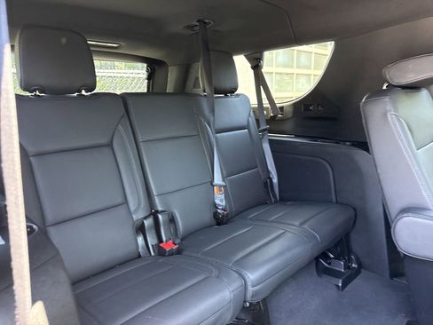Used 2024 Chevrolet Suburban LT w/ Luxury Package AWD/4WD image 30