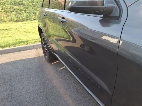 Used 2021 Jeep Grand Cherokee Laredo X image 5