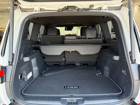 Used 2025 Lexus GX 550 w/ Accessory Package (32) AWD/4WD image 19
