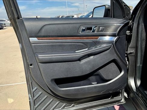 Used 2019 Ford Explorer Limited w/ Ford Safe & Smart Package image 21