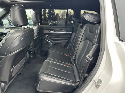 Used 2023 Jeep Grand Cherokee Overland image 10