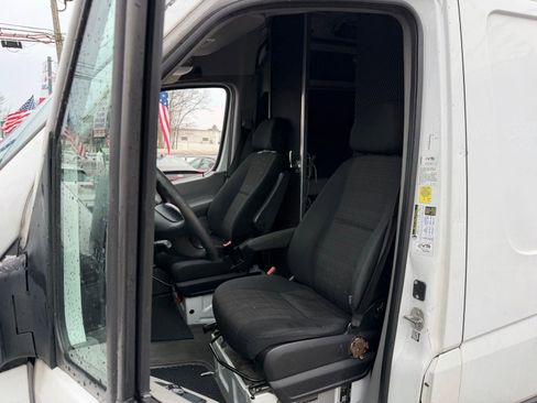 Used 2017 Freightliner Sprinter 2500 image 16