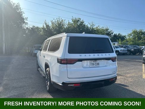 Used 2024 Jeep Wagoneer L Series II RWD image 4