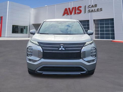 Used 2025 Mitsubishi Outlander SE image 10