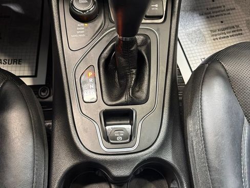Used 2019 Jeep Cherokee High Altitude AWD/4WD image 33