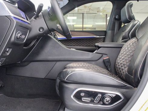 Certified 2022 Jeep Grand Cherokee Summit w/ Luxury Tech Group V image 9