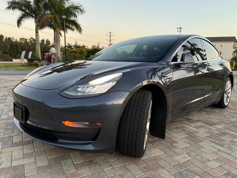 Used 2019 Tesla Model 3 Long Range RWD image 3