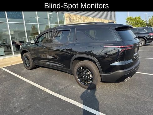 Used 2024 Chevrolet Traverse LT w/ Enhanced Driving Package FWD image 3