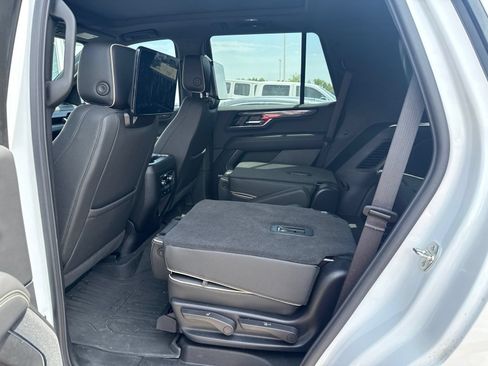 Used 2026 GMC Yukon Elevation w/ Elevation Premium Package AWD/4WD image 12