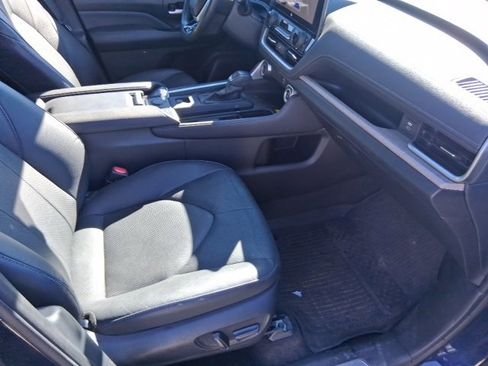 Used 2024 Toyota Grand Highlander Limited image 8