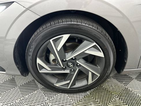 Used 2024 Hyundai Elantra Limited FWD image 12