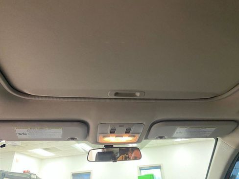 Used 2015 Toyota Corolla S image 16