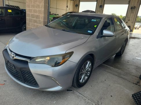 Used 2016 Toyota Camry SE FWD image 1