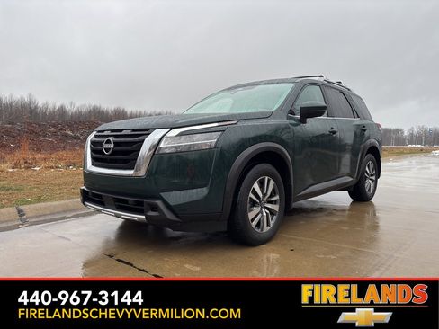 Used 2024 Nissan Pathfinder SL image 1
