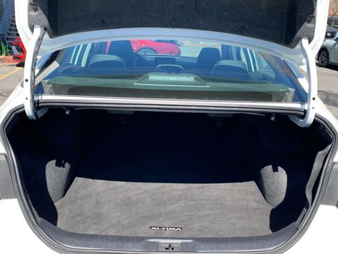 Used 2025 Nissan Altima 2.5 SV FWD image 32