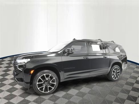 Used 2022 Chevrolet Suburban RST w/ Luxury Package image 2