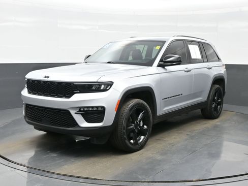 Used 2023 Jeep Grand Cherokee Limited w/ Black Appearance Package image 2