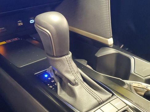 Used 2025 Toyota Camry SE image 28