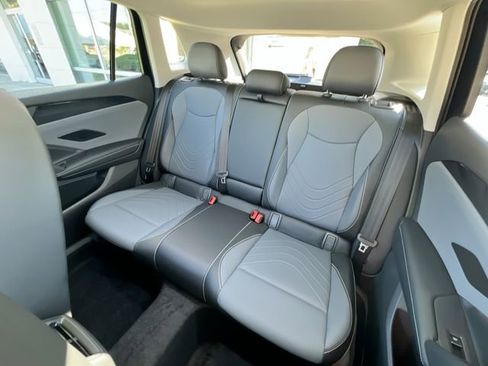 New 2025 Volkswagen Tiguan SE image 22