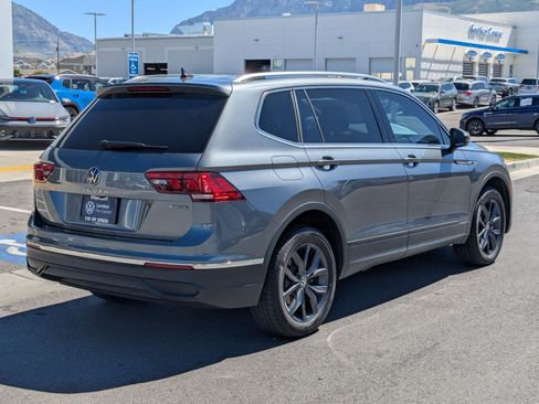 Used 2022 Volkswagen Tiguan SE AWD/4WD image 3