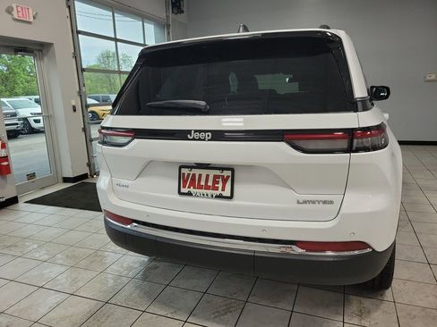New 2025 Jeep Grand Cherokee Limited AWD/4WD image 36
