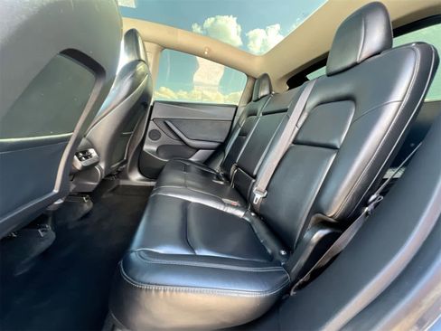 Used 2020 Tesla Model Y Long Range image 19