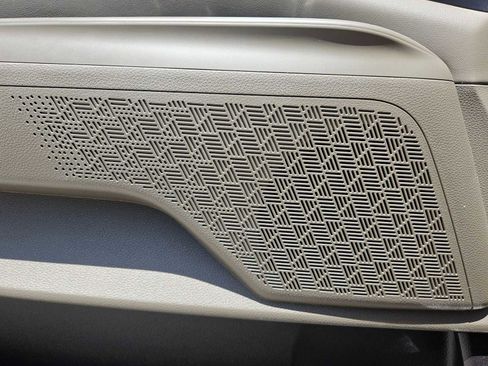 Used 2025 Kia Carnival FWD image 26